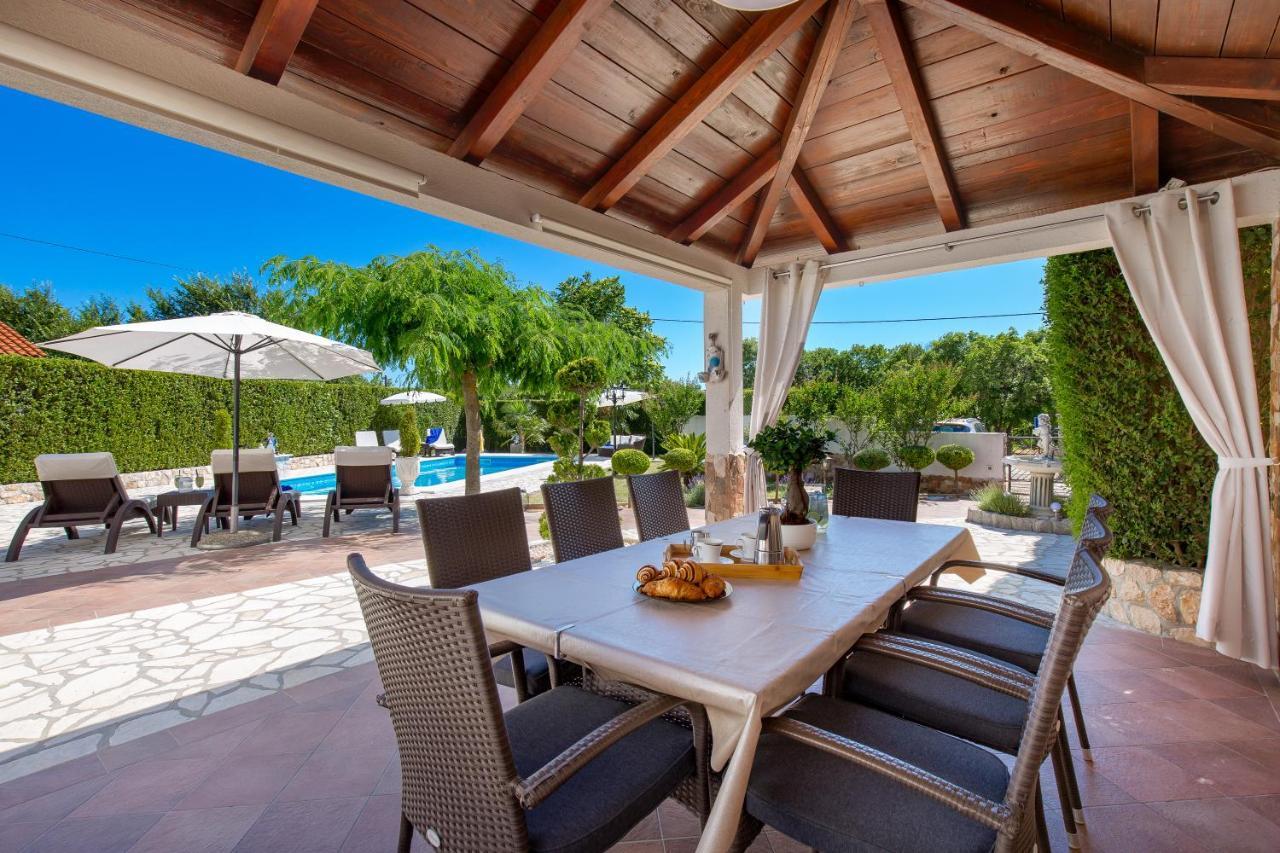 Villa SUMMER OASIS Dobrinj Esterno foto